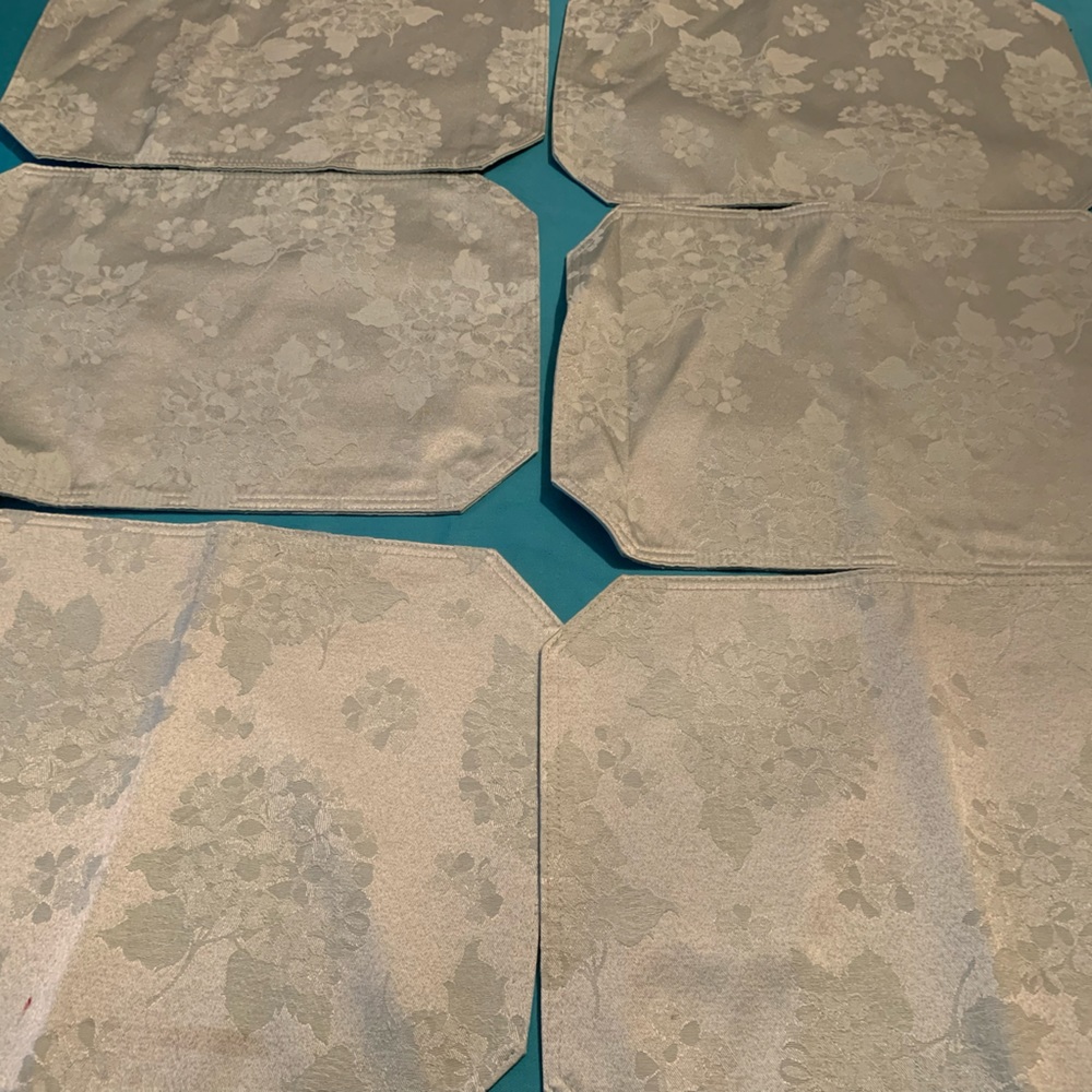 Set of 6 vintage fabric placemats